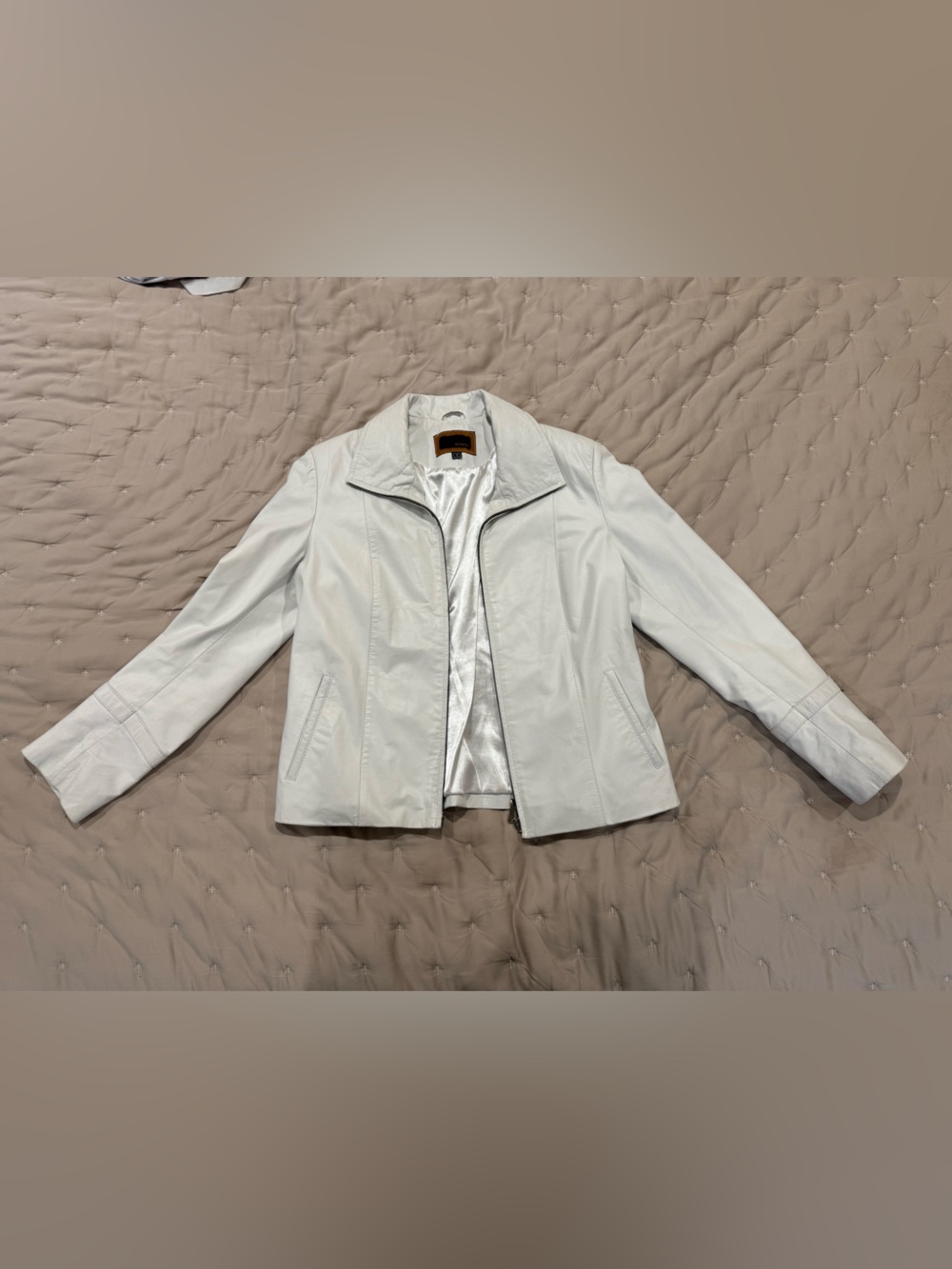 ✨ KOKOC White Leather Jacket - Size M - EUC
